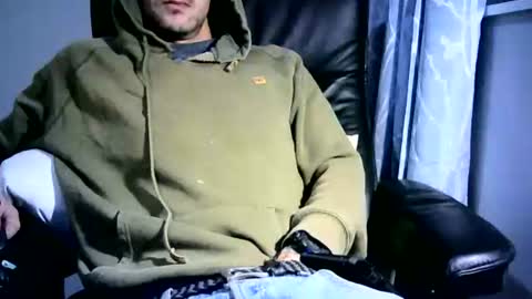 Snapshot of banginondadrumsalldaylong chatting on 10-05-25, 05:28 banginondadrumsalldaylong online show from 10-05-25, 05:28