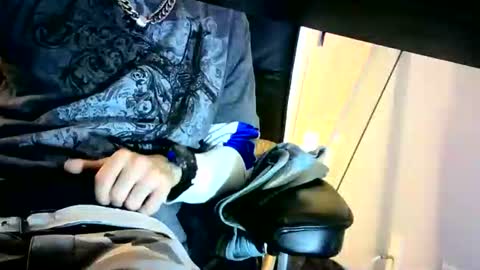 Snapshot of banginondadrumsalldaylong chatting on 10-19-25, 01:34 banginondadrumsalldaylong online show from 10-19-25, 01:34