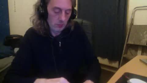 Snapshot of bangintoleather chatting on 10-17-25, 02:26 bangintoleather online show from 10-17-25, 02:26