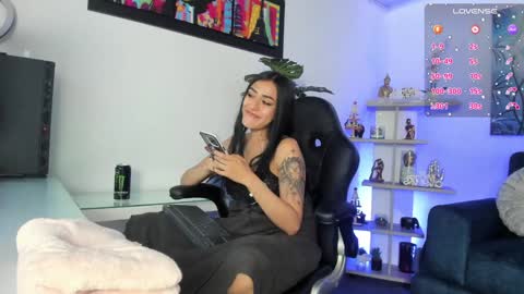 Gabi  online show from 12-23-24, 04:55