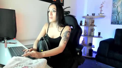 Gabi  online show from 10-15-25, 07:25