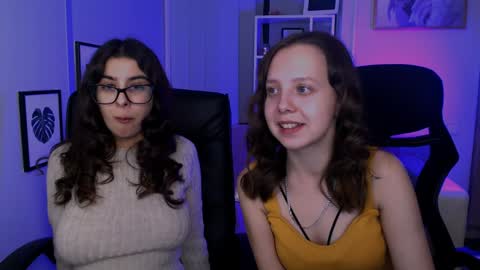 Snapshot of barbara_meow_ chatting on 12-17-24, 12:01 Barbara online show from 12-17-24, 12:01