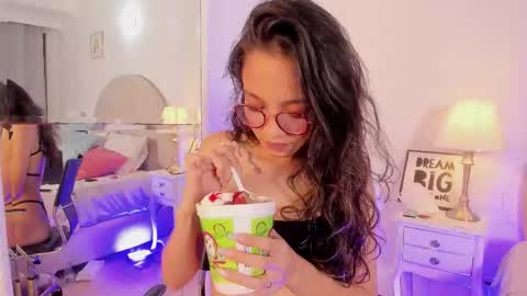 Snapshot of barbara_twerk chatting on 03-27-26, 11:37 Barbara online show from 03-27-26, 11:37