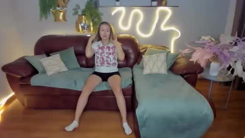 Snapshot of barbaramiles chatting on 09-10-25, 06:46 Barbara online show from 09-10-25, 06:46