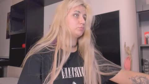 Snapshot of barbarasiren chatting on 10-29-25, 06:31 barbarasiren online show from 10-29-25, 06:31