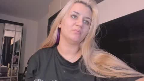 Snapshot of barbarasiren chatting on 11-06-25, 03:29 barbarasiren online show from 11-06-25, 03:29