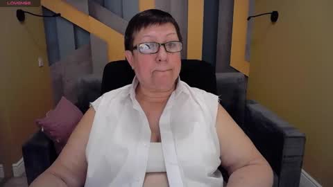 Snapshot of barbaraturners chatting on 01-12-25, 09:40 barbaraturners online show from 01-12-25, 09:40