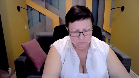 Snapshot of barbaraturners chatting on 02-12-25, 10:15 barbaraturners online show from 02-12-25, 10:15