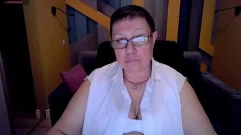 Snapshot of barbaraturners chatting on 03-10-25, 10:45 barbaraturners online show from 03-10-25, 10:45