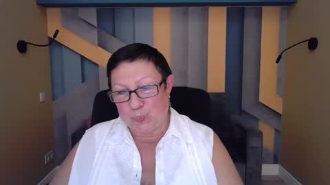 Snapshot of barbaraturners chatting on 10-15-25, 07:36 barbaraturners online show from 10-15-25, 07:36