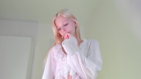 Bella online show from 11-21-25, 02:54