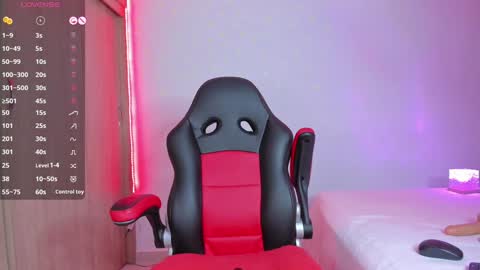 Snapshot of barbie_ebony_ chatting on 01-12-25, 04:00 Nicolle  online show from 01-12-25, 04:00