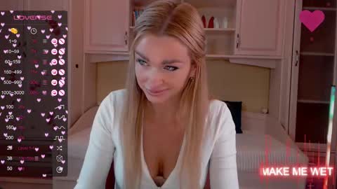 Snapshot of barbie_kiss1 chatting on 02-08-25, 01:00 barbie online show from 02-08-25, 01:00