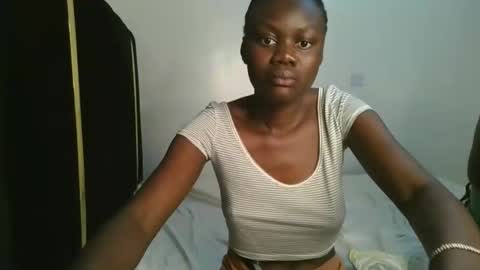 Snapshot of barbie_queen2 chatting on 09-16-25, 03:46 queen online show from 09-16-25, 03:46