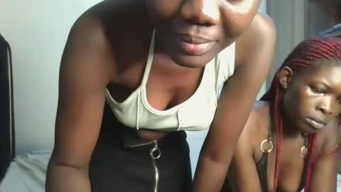 Snapshot of barbie_queen2 chatting on 09-18-25, 01:51 queen online show from 09-18-25, 01:51