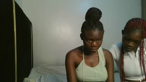 Snapshot of barbie_queen2 chatting on 09-18-25, 01:57 queen online show from 09-18-25, 01:57