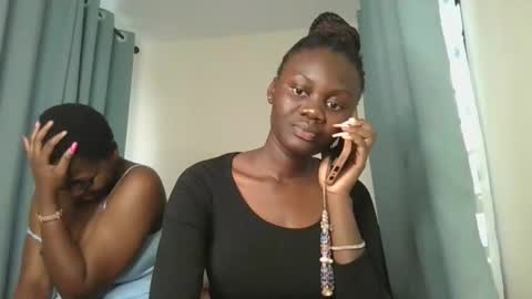 Snapshot of barbie_queen2 chatting on 09-23-25, 01:03 queen online show from 09-23-25, 01:03