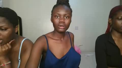 Snapshot of barbie_queen2 chatting on 09-24-25, 01:14 queen online show from 09-24-25, 01:14