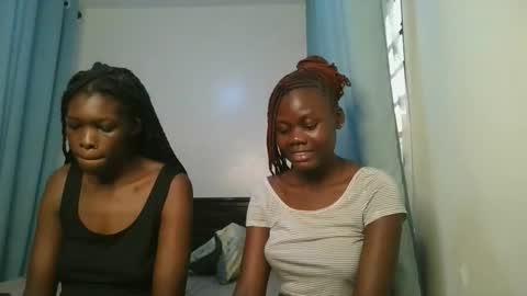 Snapshot of barbie_queen2 chatting on 11-13-25, 01:32 queen online show from 11-13-25, 01:32