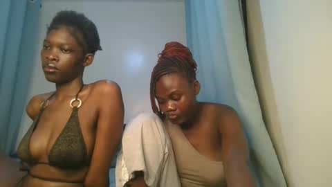 Snapshot of barbie_queen2 chatting on 12-17-25, 11:22 queen online show from 12-17-25, 11:22