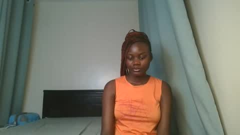 Snapshot of barbie_queen2 chatting on 12-19-25, 10:28 queen online show from 12-19-25, 10:28