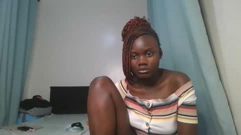 Snapshot of barbie_queen2 chatting on 12-20-25, 10:50 queen online show from 12-20-25, 10:50