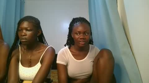 Snapshot of barbie_queen2 chatting on 01-12-26, 09:14 queen online show from 01-12-26, 09:14