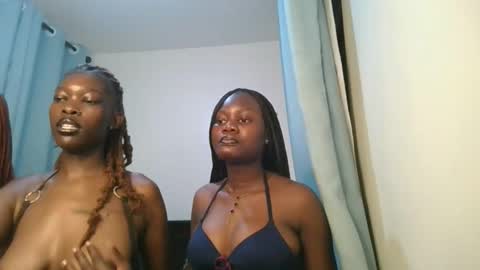 Snapshot of barbie_queen2 chatting on 03-16-26, 09:30 queen online show from 03-16-26, 09:30