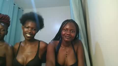 Snapshot of barbie_queen2 chatting on 03-19-26, 10:14 queen online show from 03-19-26, 10:14