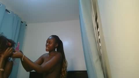 Snapshot of barbie_queen2 chatting on 03-26-26, 11:27 queen online show from 03-26-26, 11:27