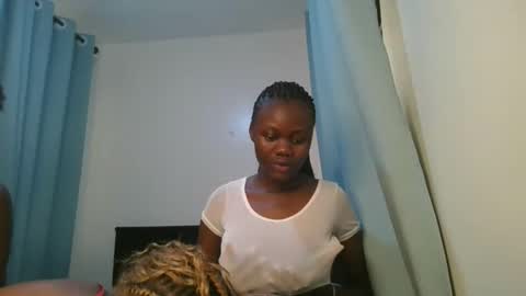 Snapshot of barbie_queen2 chatting on 03-27-26, 08:59 queen online show from 03-27-26, 08:59