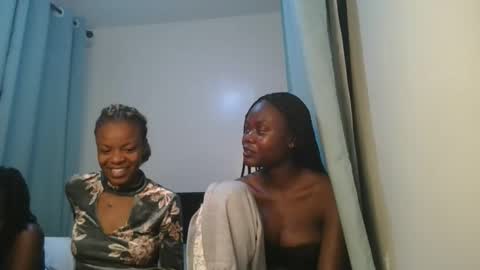 Snapshot of barbie_queen2 chatting on 03-29-26, 11:27 queen online show from 03-29-26, 11:27