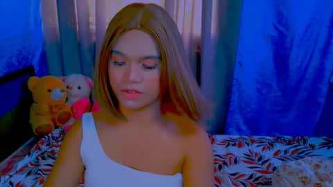 Snapshot of barbieee_hot chatting on 05-27-26, 01:35 Barbie online show from 05-27-26, 01:35