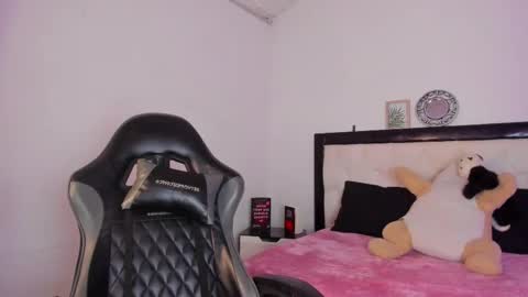 Barbie... online show from 11-23-25, 05:57