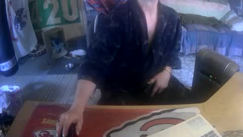 Snapshot of barewood30s chatting on 03-08-26, 08:01 Barewood30s online show from 03-08-26, 08:01