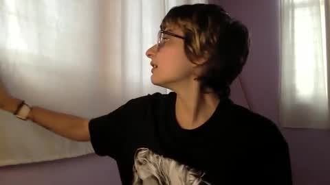 Snapshot of basilbbb chatting on 03-17-26, 12:04 basil online show from 03-17-26, 12:04