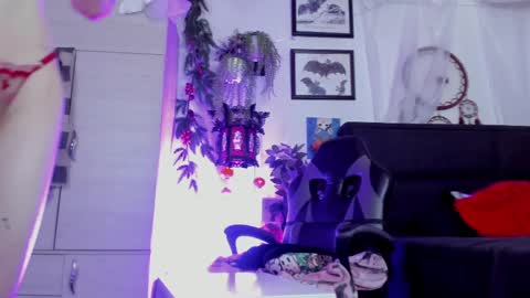 Snapshot of bathory_vamps chatting on 03-28-26, 09:47 online show from 03-28-26, 09:47