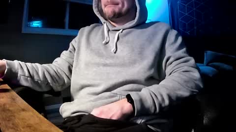 Snapshot of batman024 chatting on 02-10-25, 05:14 TreeKing online show from 02-10-25, 05:14