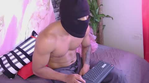 Snapshot of batmanhot7 chatting on 09-12-25, 09:26 batmanhot7 online show from 09-12-25, 09:26