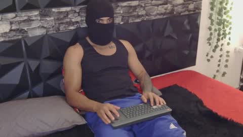 Snapshot of batmanhot7 chatting on 09-16-25, 07:37 batmanhot7 online show from 09-16-25, 07:37