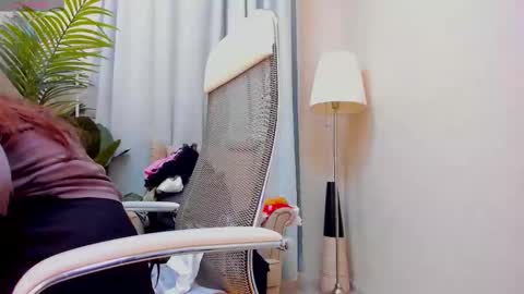 Snapshot of battymoll chatting on 02-19-26, 09:00 battymoll online show from 02-19-26, 09:00