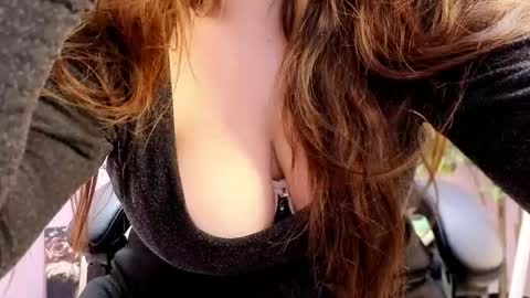 Snapshot of battymoll chatting on 03-12-26, 04:02 battymoll online show from 03-12-26, 04:02