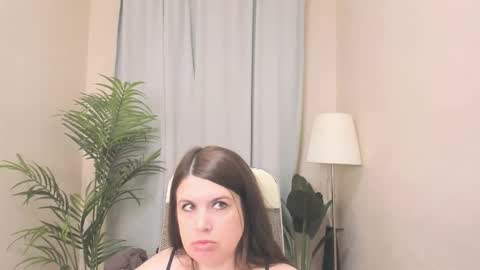 Snapshot of battymoll chatting on 03-14-26, 10:42 battymoll online show from 03-14-26, 10:42