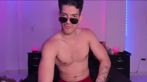 Valentino online show from 02-05-25, 09:50