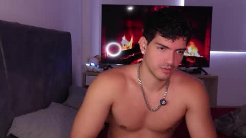 Snapshot of bbbeachboy chatting on 02-10-26, 09:19 Valentino online show from 02-10-26, 09:19