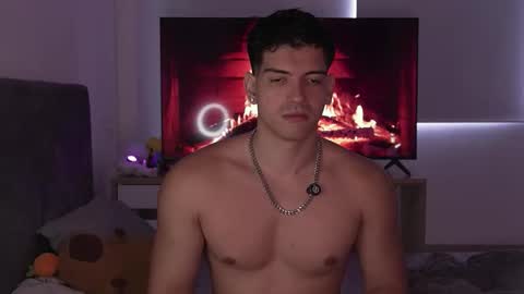 Snapshot of bbbeachboy chatting on 03-06-26, 09:11 Valentino online show from 03-06-26, 09:11