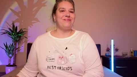 Snapshot of bbw_goddes chatting on 02-20-26, 08:27 Love online show from 02-20-26, 08:27