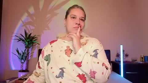 Snapshot of bbw_goddes chatting on 02-22-26, 09:19 Love online show from 02-22-26, 09:19