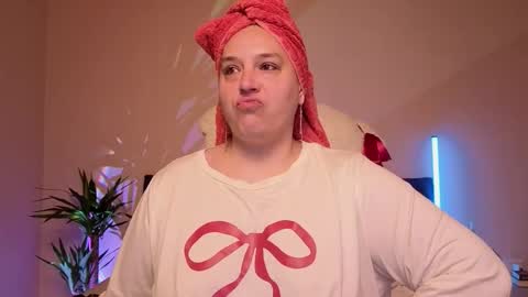 Snapshot of bbw_goddes chatting on 03-22-26, 08:23 Love online show from 03-22-26, 08:23