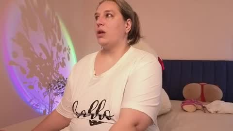 Love online show from 05-19-26, 02:56